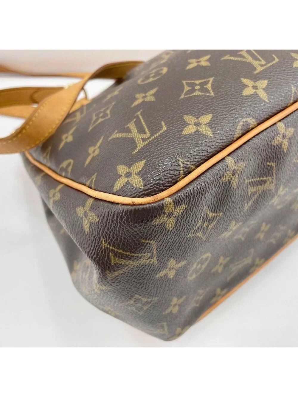 Louis Vuitton Tote Batignolles Vertical